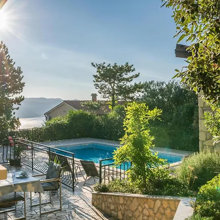 Amazing In With Kitchen Holiday home *